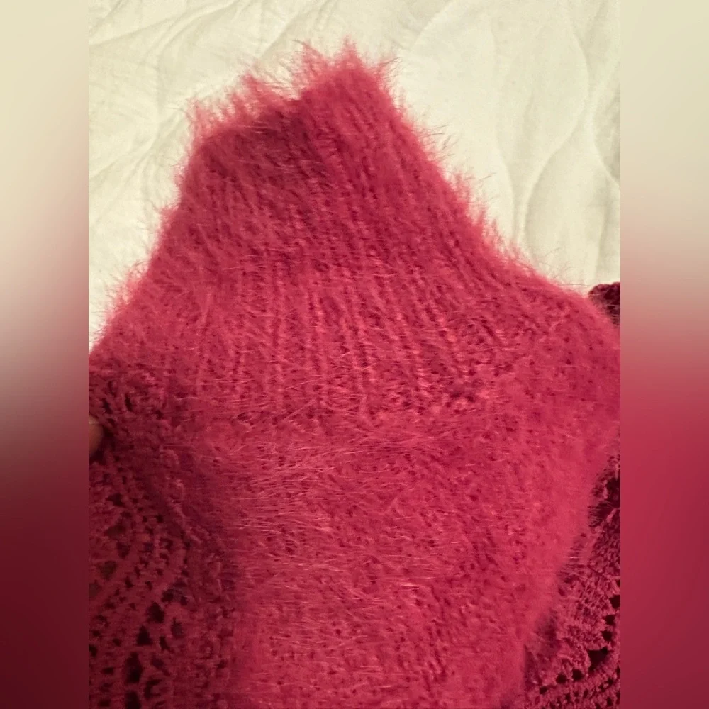 Bunulu Pink Soft Fuzzy Lace trimmed sweater Size small